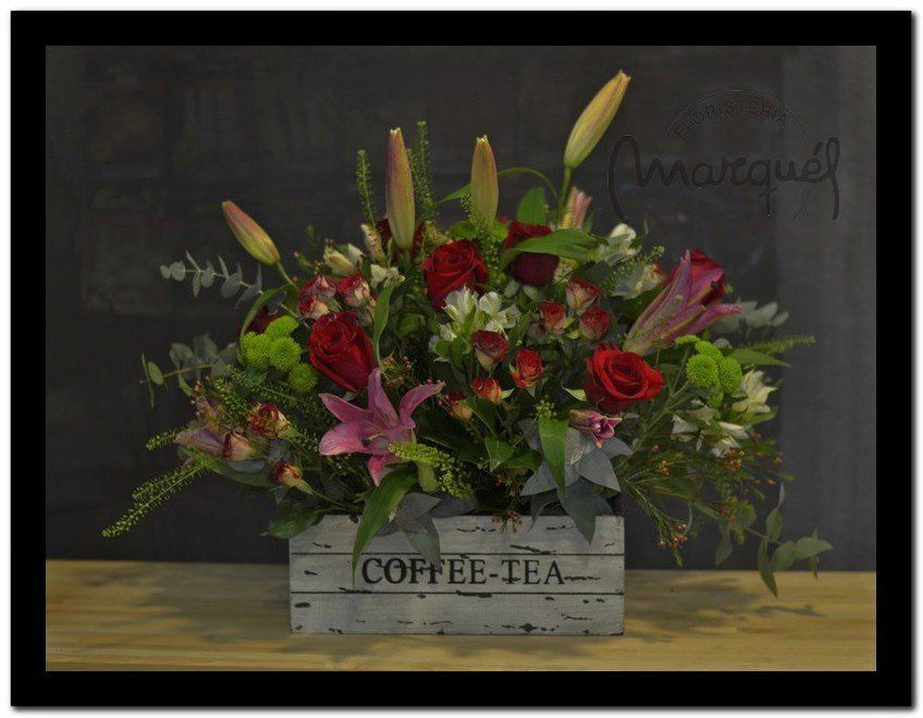 Centro en caja tonos rojos