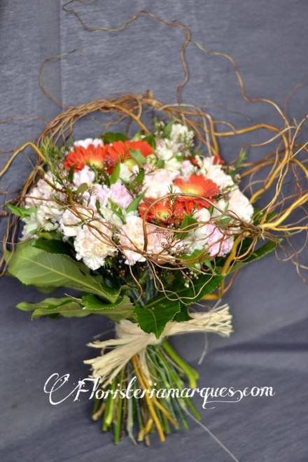 Ramo salix con clavel y gerberas