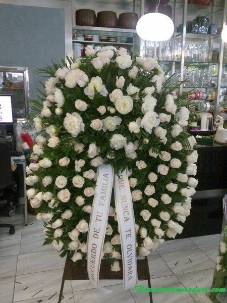 Corona de rosas y peonías