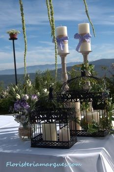Jaulas, velas y flores , preciosa combinación