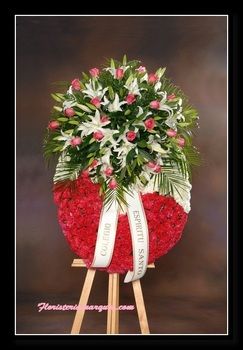 Corona con liliuns blanco y rosas