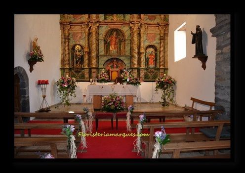 Decoración de la iglesia de Burbia