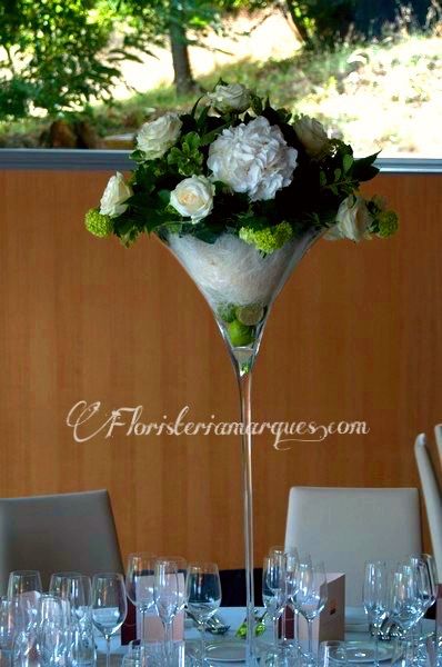 Decoración de mesa en copas de cristal