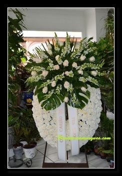 Corona en tonos blancos