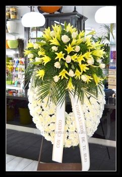 Corona blanca y amarilla