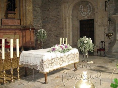 Decoración floral de la colegiata de Villafranca del Bierzo