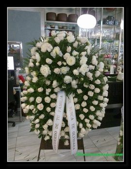 Corona de rosas y peonías