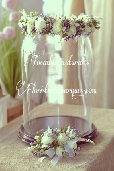 Diadema y detalle floral para vestido.